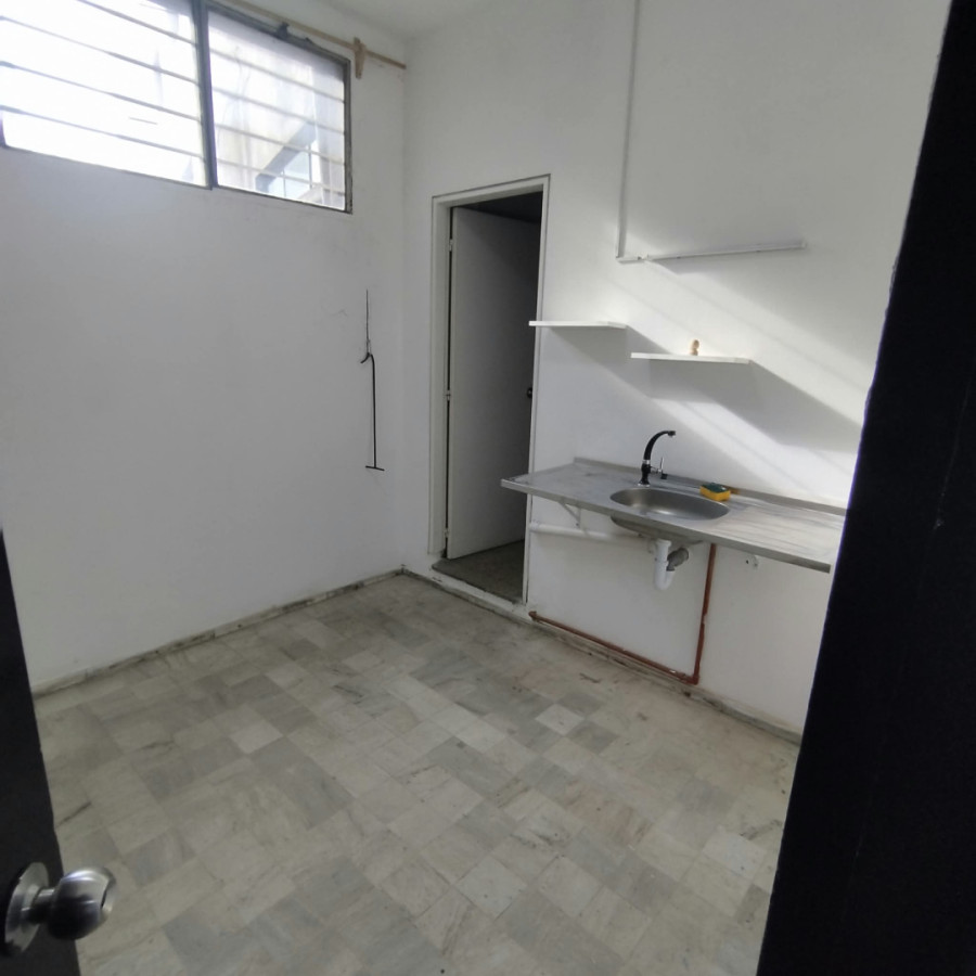 Alquiler De Local Comercial Sin Gastos Comunes En Centro · Foto 7