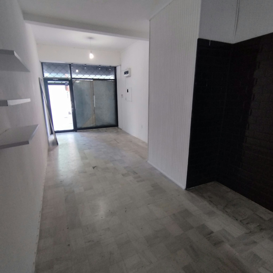 Alquiler Local Comercial Sin Gastos Comunes En Centro · Foto 2