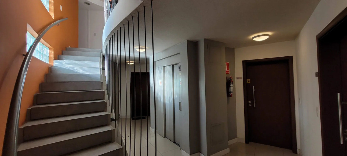 Alquiler Apartamento De 1 Dormitorio Al Frente A 2 Cuadras De La Rambla En Malvin · Foto 9