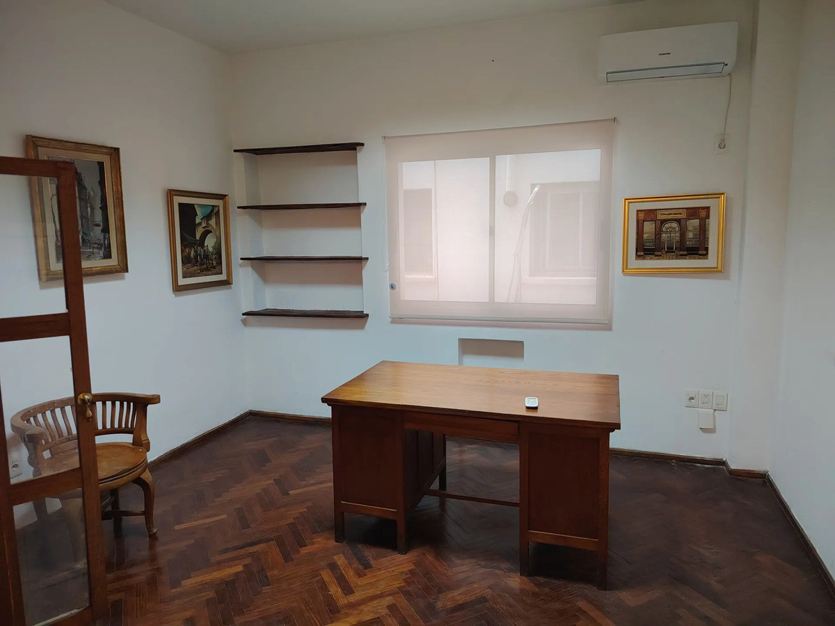Alquiler De Oficina Semiamoblada De Época En Ciudad Vieja · Foto 3