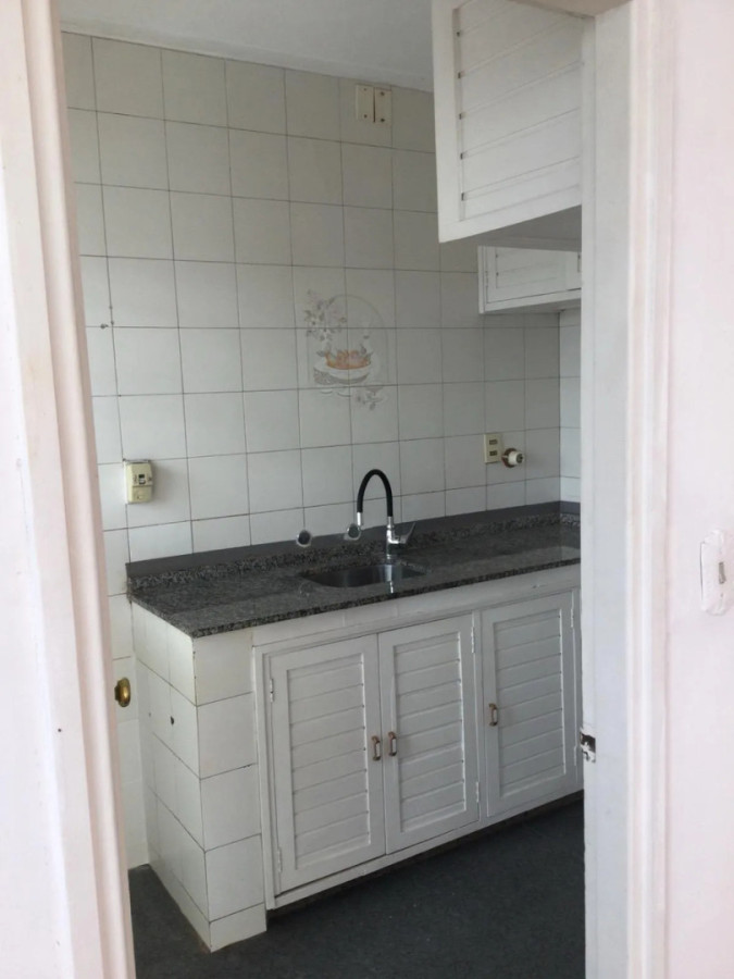 Alquiler Apartamento 1 Dormitorio Muy Luminoso Con Balcón Al Frente En Mercado Modelo · Foto 9