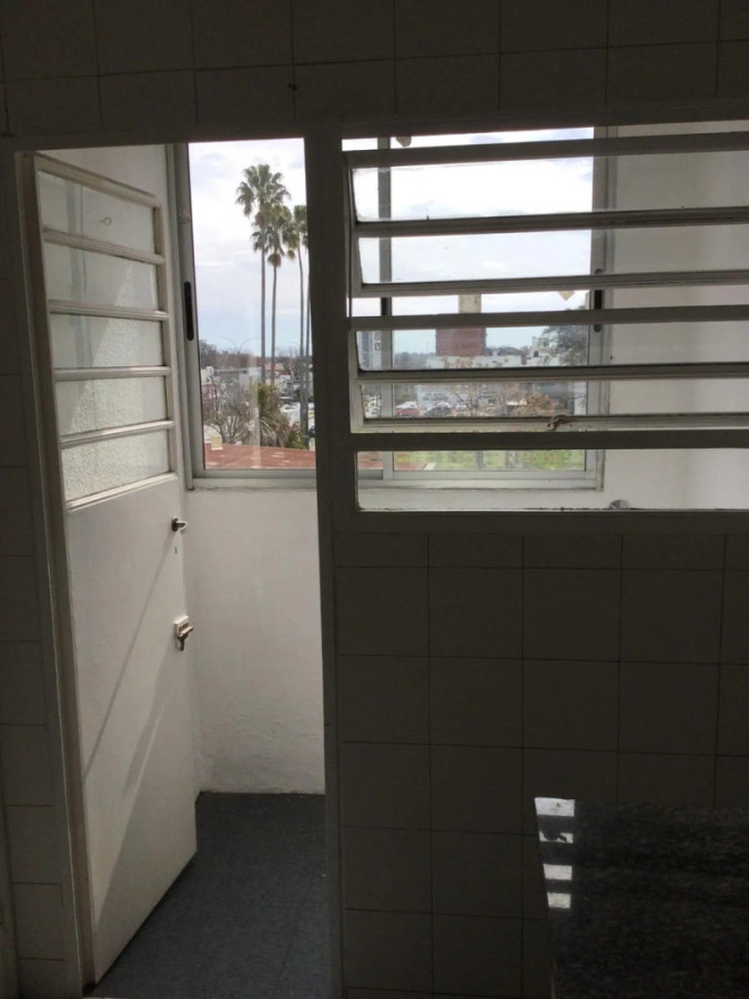 Alquiler Apartamento 1 Dormitorio Muy Luminoso Con Balcón Al Frente En Mercado Modelo · Foto 11