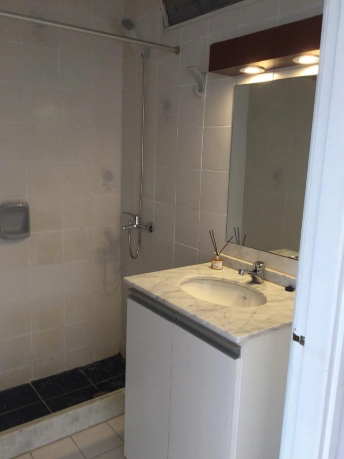 Alquiler Apartamento 1 Dormitorio Muy Luminoso Con Balcón Al Frente En Mercado Modelo · Foto 11