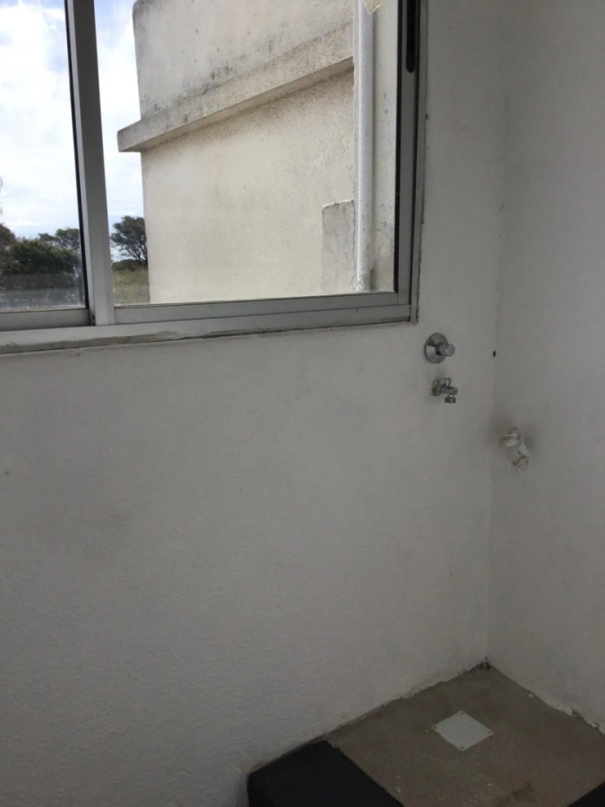 Alquiler Apartamento 1 Dormitorio Muy Luminoso Con Balcón Al Frente En Mercado Modelo · Foto 10