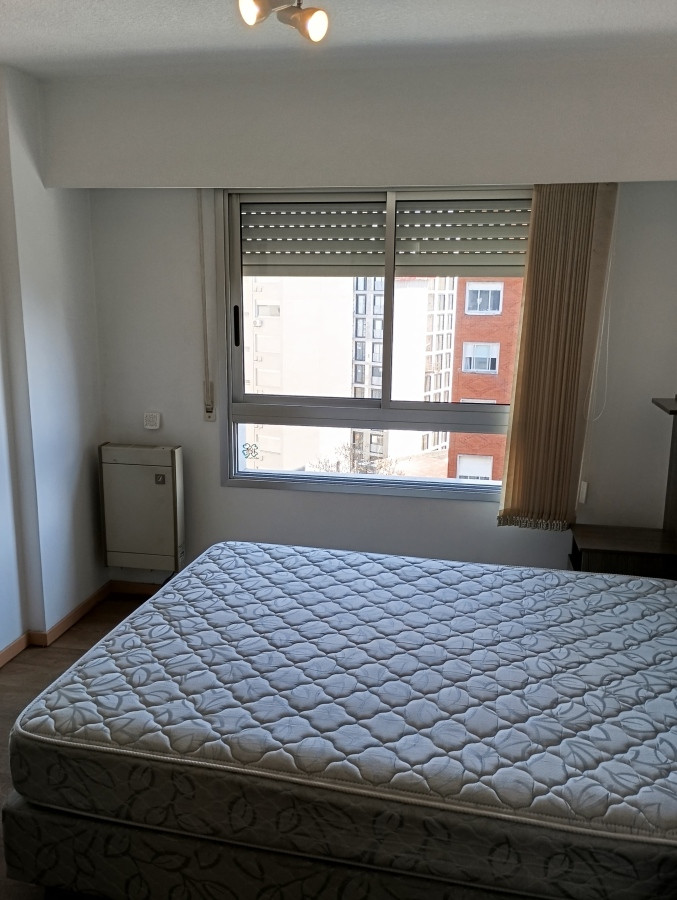 Apartamento En Alquiler 1 Dormitorio Amueblado Tres Cruces · Foto 12