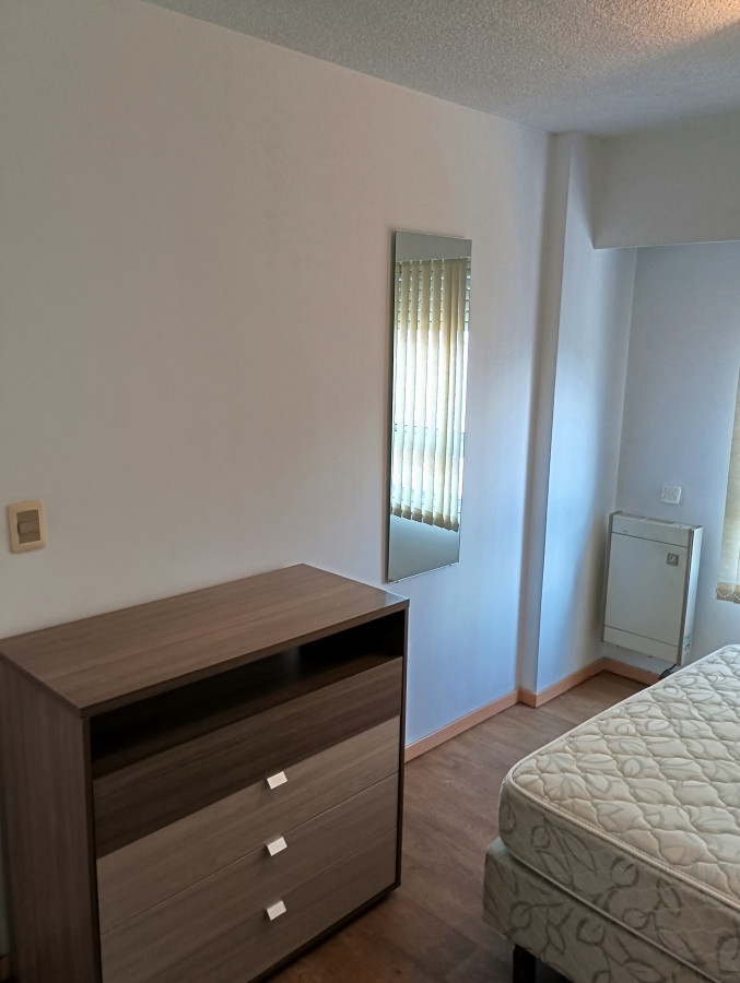Apartamento En Alquiler 1 Dormitorio Amueblado Tres Cruces · Foto 4