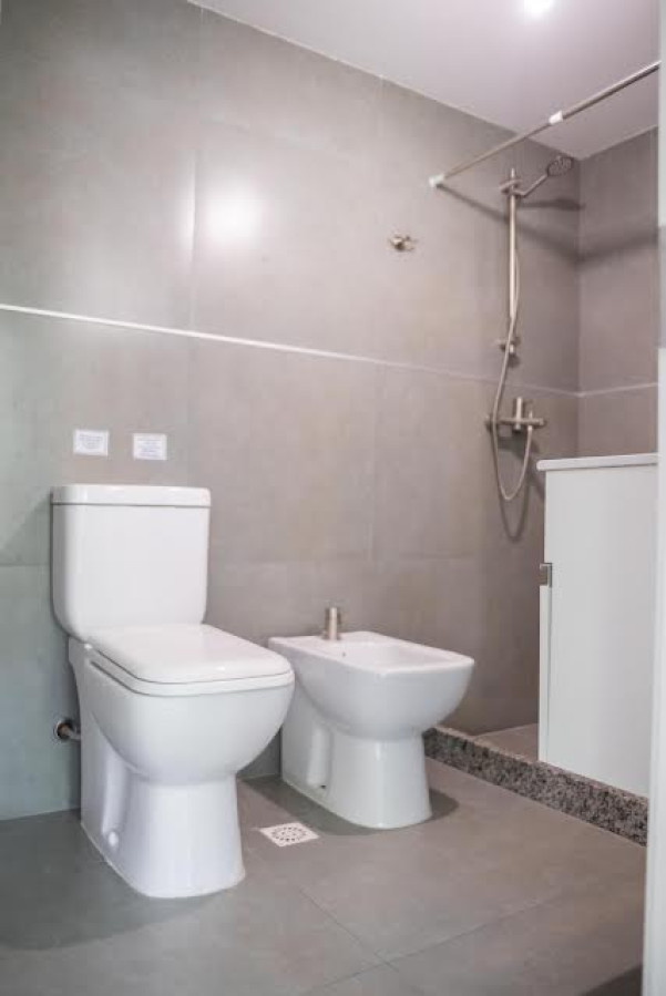 Hermoso Apartamento De 1 Dorm Con Balcón Amueblado · Foto 9