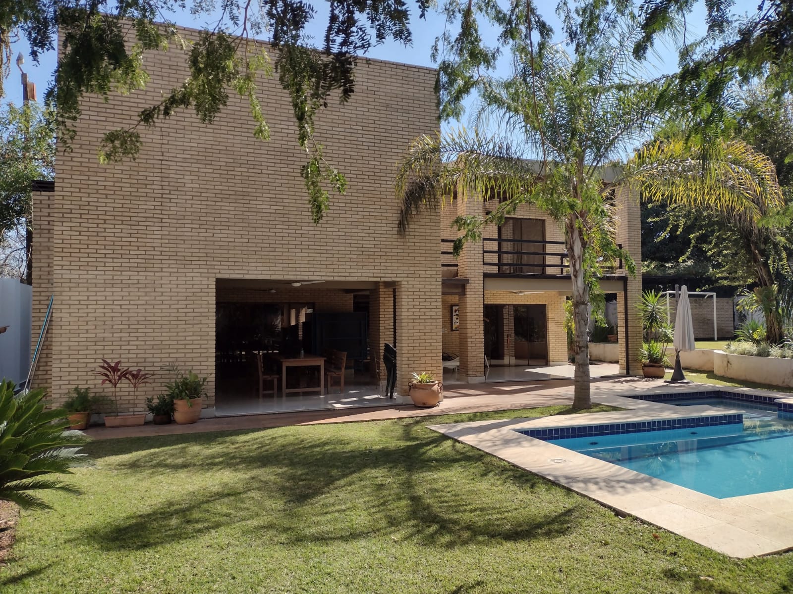 VENDO HERMOSA RESIDENCIA DE 5 DORMITORIOS EN EL CENTRO DE SAN BERNARDINO. — foto 3