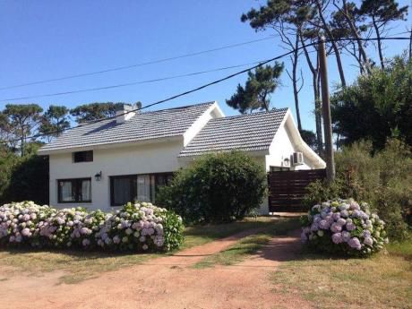 Hermosa Casa Solida En Pinares