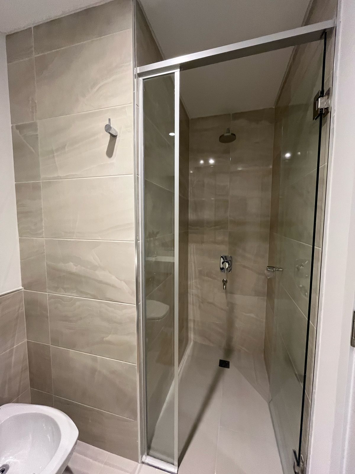 ALQUILER DEPARTAMENTO 2 DORMITORIOS FINAMENTE AMOBLADO - ZONA BOGGIANI — foto 2