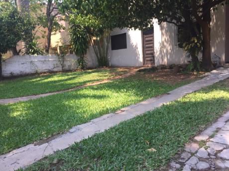 Alquilo Casa De Una Planta