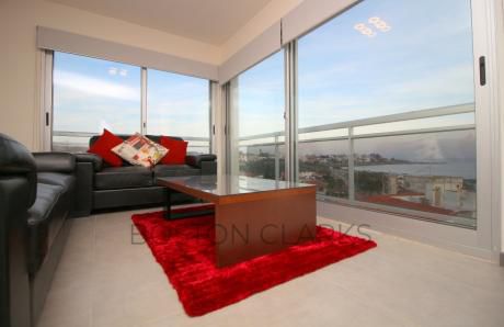 Apartamento En Alquiler: 2 Dormitorios, 2 Baños, 1 Garage, En Rambla De Malvín.