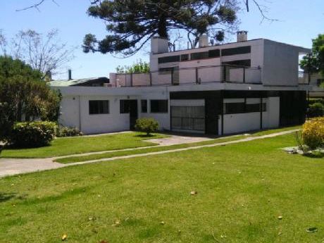 Ajuste De Valor --- Casa Prado . 1100 Mts 2 - 300 Mts2 Contruídos.
