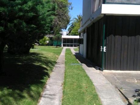 Casa Parque En Prado . 1100 Mts 2 - 300 Mts2 Contruídos.