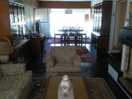 Casa Atahualpa . 1100 Mts 2 - 300 Mts2 Contruídos.