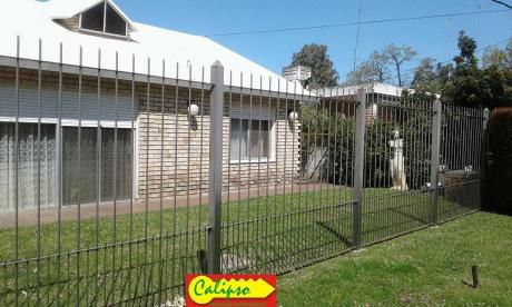Casa Próxima A Comercios Y ómnibus - Inmobiliaria Calipso