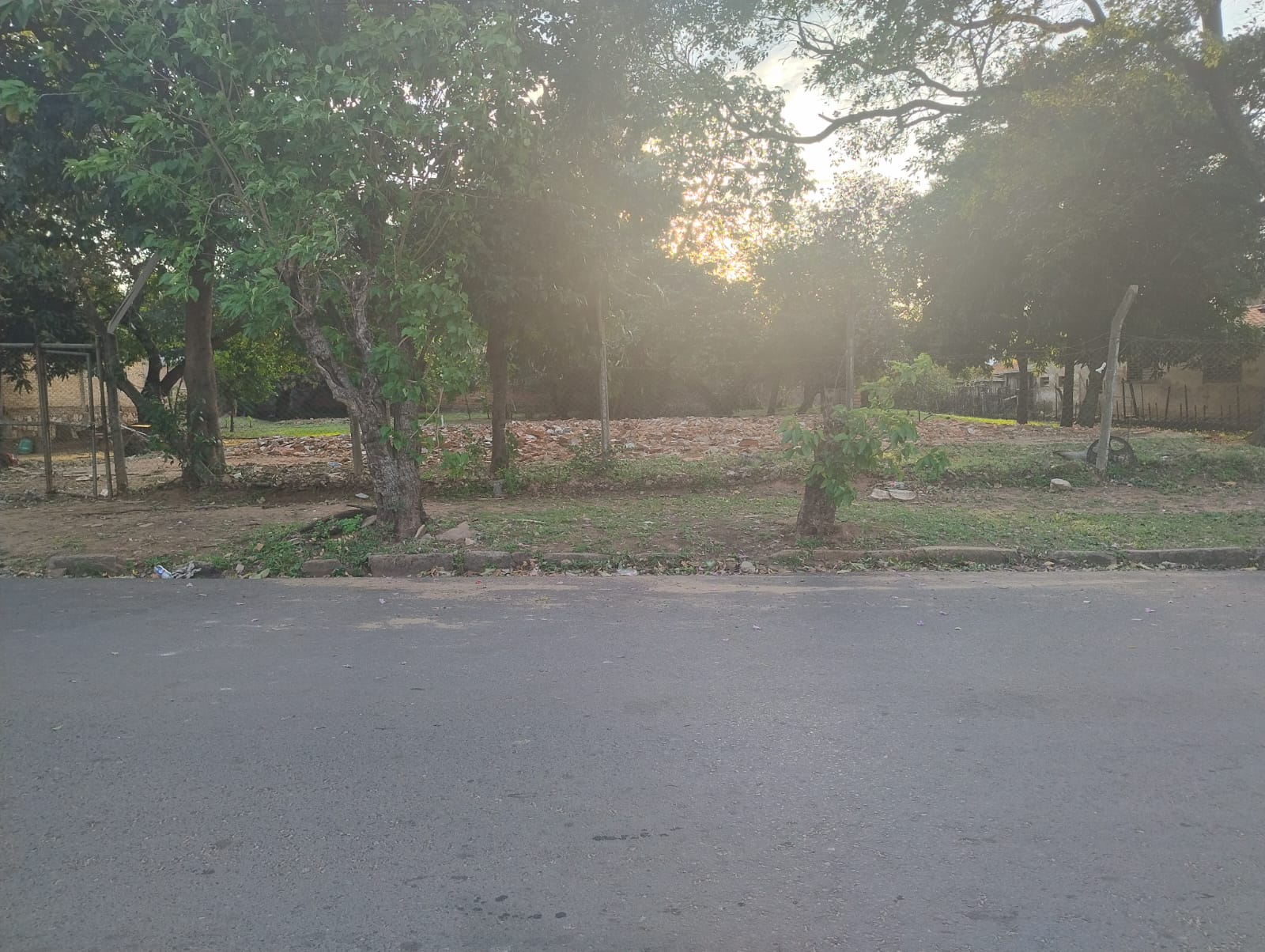 VENDO TERRENO EN EL LUQUE CUARTO BARRIO ZONA SUPER LOS JARDINES COD 059* - foto 1
