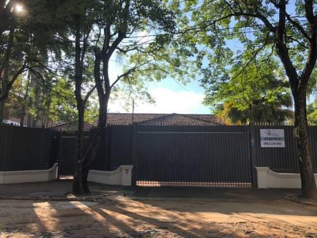 Imponente Residencia En Planta Baja
