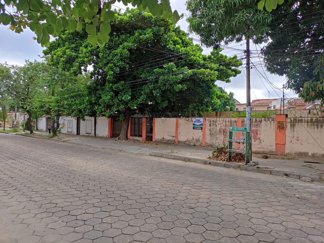 CASA EN VENTA , ALTA ZONA COMERCIAL