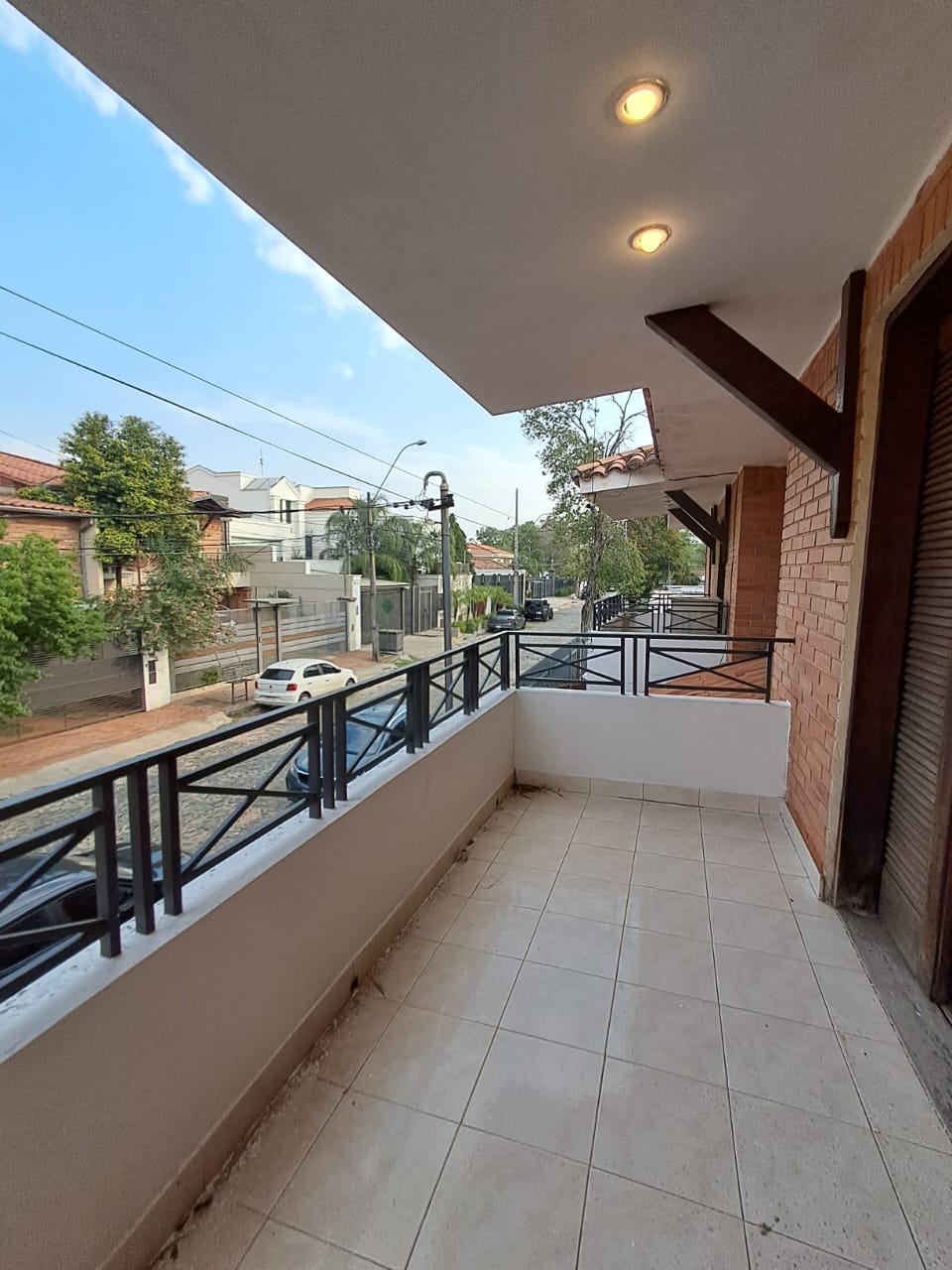 ALQUILER DÚPLEX EN ESQUINA CON QUINCHO – ZONA CASA RICA LOS LAURELES — foto 2