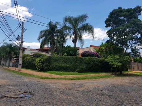 Vendo Casa En Esquina Barrio Las Lomas
