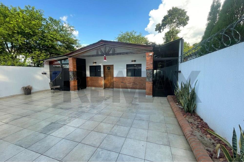 Casa - Alquiler - Luque, Central, Paraguay — foto 3