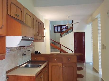 Casa Tipo Duplex En Asuncion Barrio Ycua Sati