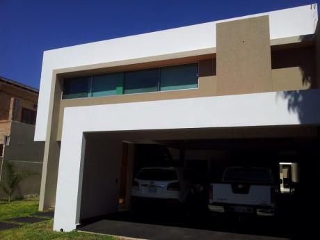 Alquilo Hermosa Casa Minimalista