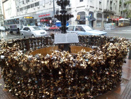 Fuente de los Candados en Montevideo