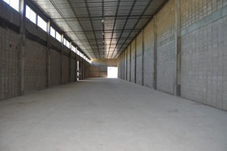 Gran Local 1000 M2 Edificados.