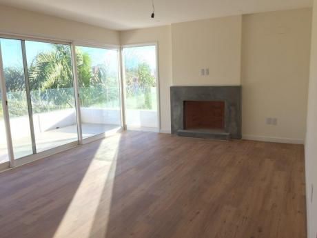 2 Dormitorios Con Amplia Terraza Con Parrillero. Opción Muebles.