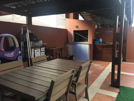 Apartamento En Venta Pocitos, 3 Dorm Y Serv.