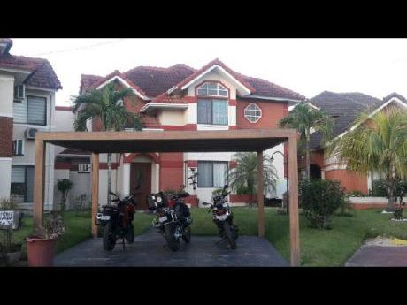Vendo Hermosa Casa Zona Norte Dentro De Cond. O Permuto Por Dpto.