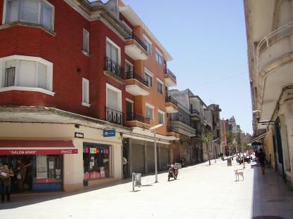 Dueño Vende Excelente Local Próximo A Plaza Zabala Sobre Peatonal Sarandi!