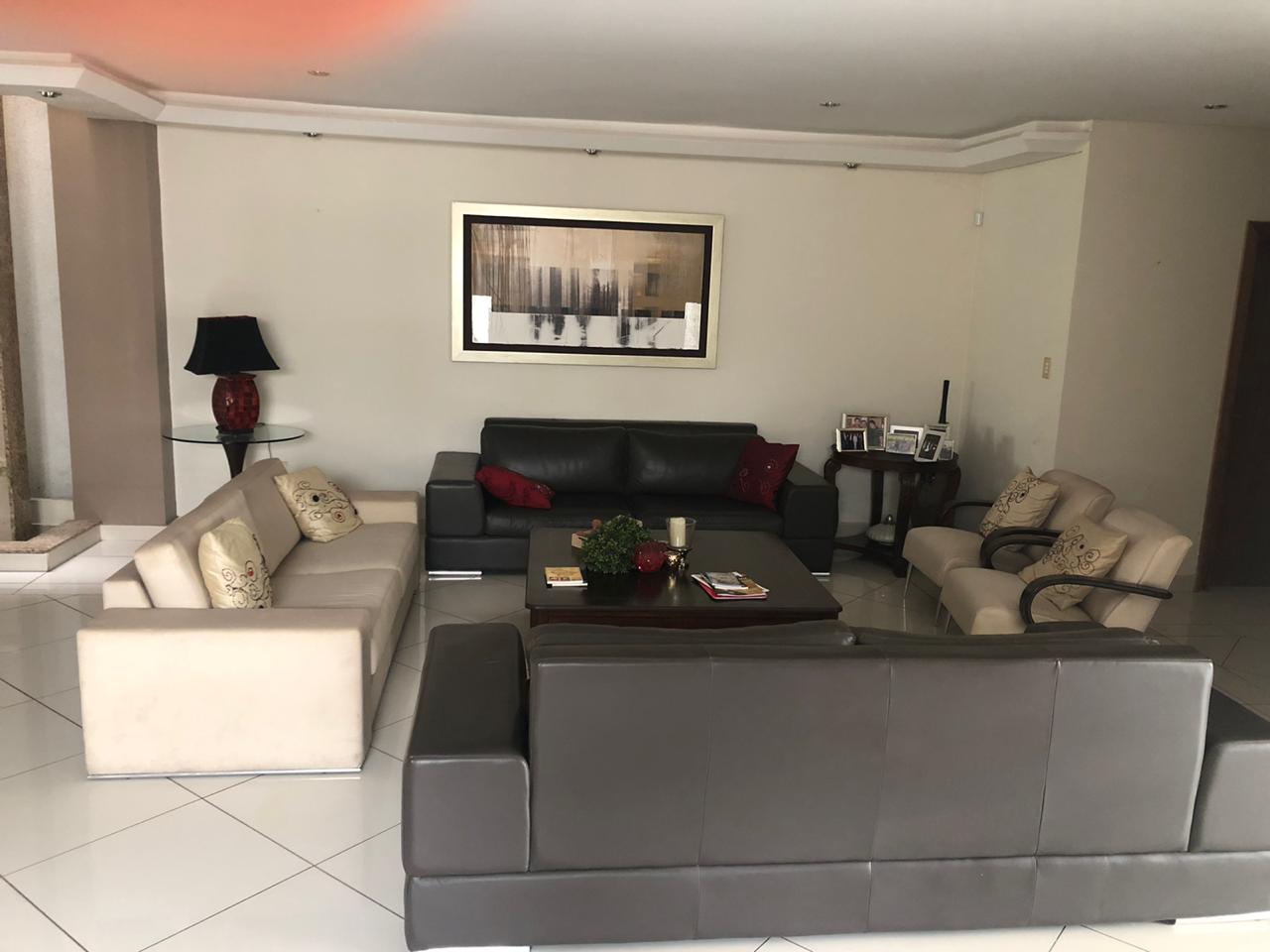 Casa en alquiler en Los Laureles