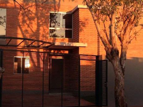 Dúplex A Estrenar En Zona Los Jardines - Luque.