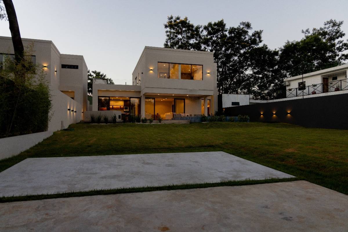Casa en Venta 4 dormitorios - San Bernardino, Cordillera — foto 2