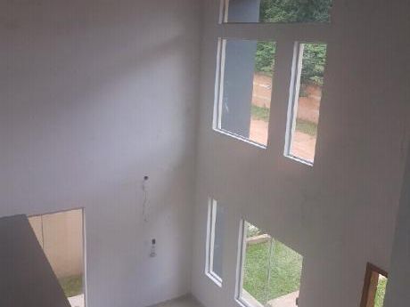 Alquilo Casa A Estrenar En Condominio, Cerca Del Aeropuerto