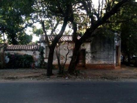 Vendo Terreno Con Casa A Demoler En Esquina Barrio Ycua Sati De Asuncion