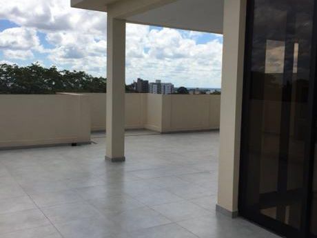Alquilo Penthouse En Pleno Villamorra !!!