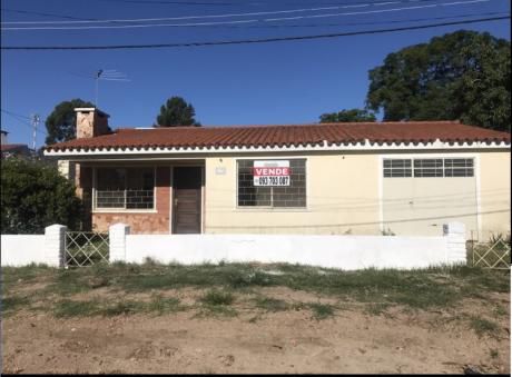 Casa En Lagomar De 2 Dormitorios Y 2 Baños.