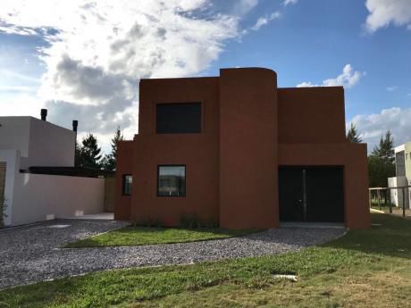 Casa A Estrenar En Barrio Los Olivos