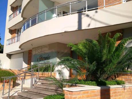 Departamento En Edificio Residencial, Con Privilegiada Ubicación!