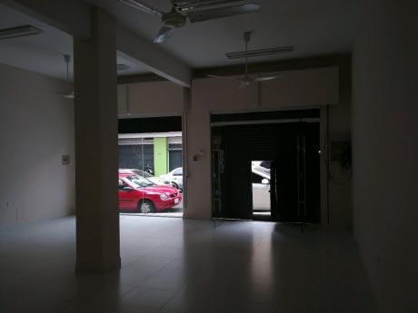 Amplio Salón Comercial En El Centro De Asunción!
