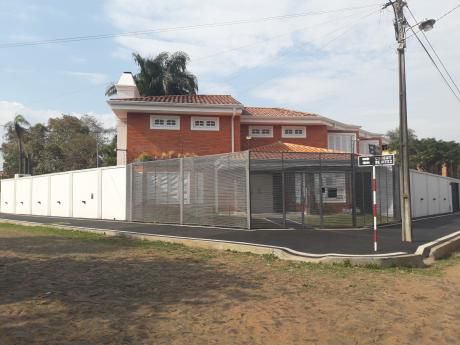 Vendo Residencia . Villa Adela. Luque