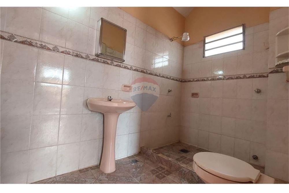 RESIDENCIA AMPLIA EN SAN LORENZO — foto 3