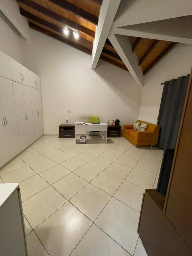 EN ALQUILER! Residencia en Lambaré — foto 3