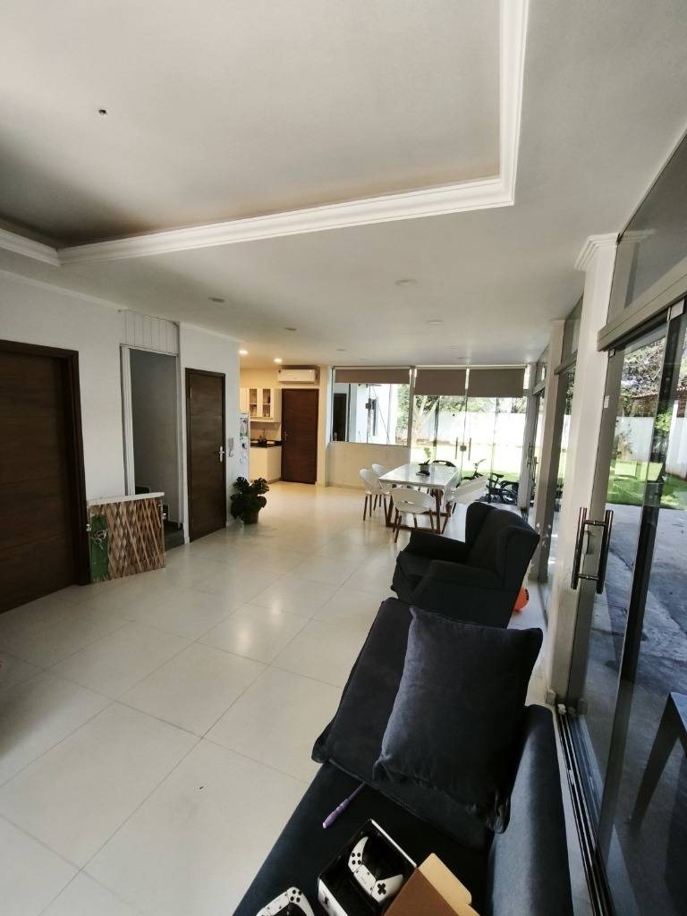ALQUILER DE HERMOSA CASA EN BARRIO CERRADO LA FLORESTA – ZONA AEROPUERTO — foto 2