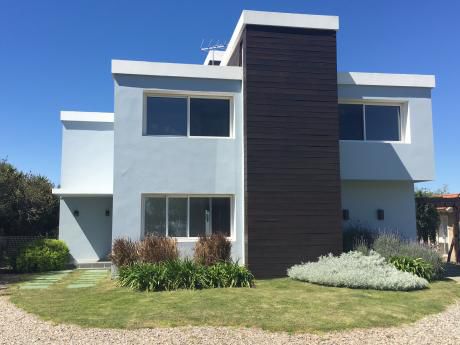 Casa 3 Dormitorios En Barrio Privado Lomas De La Tahona