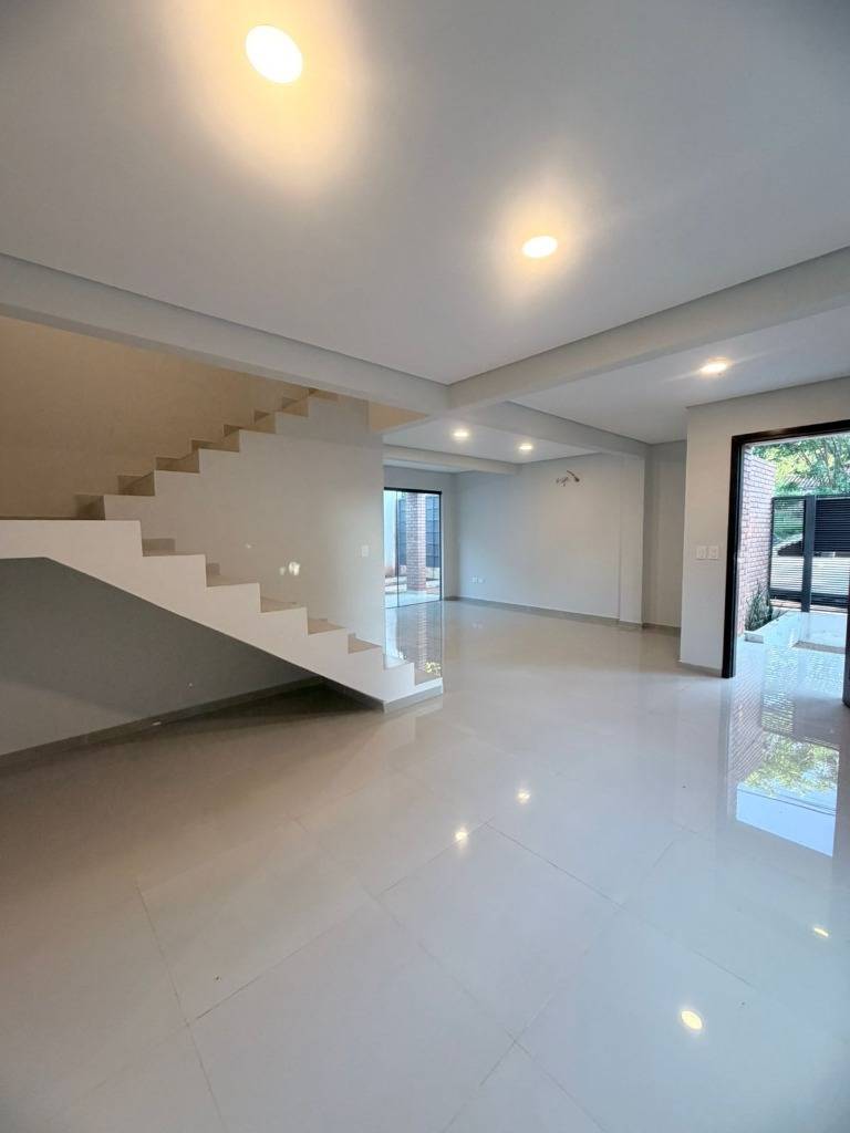 Dúplex 3 dorm. en Lambaré — foto 2